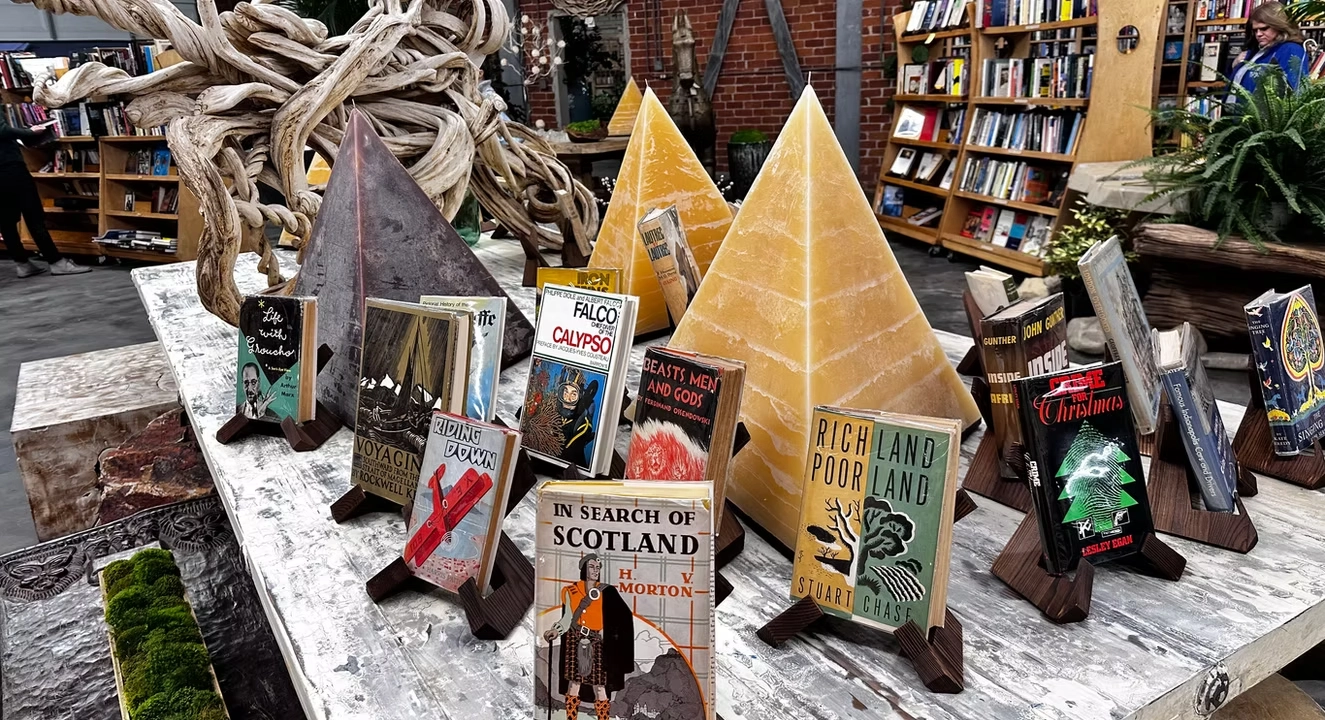 book-pyramid